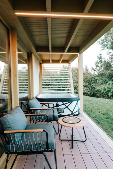Holiday House Hona Lux Velike Lasce Exteriér fotografie