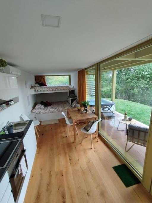 Holiday House Hona Lux Velike Lasce Exteriér fotografie