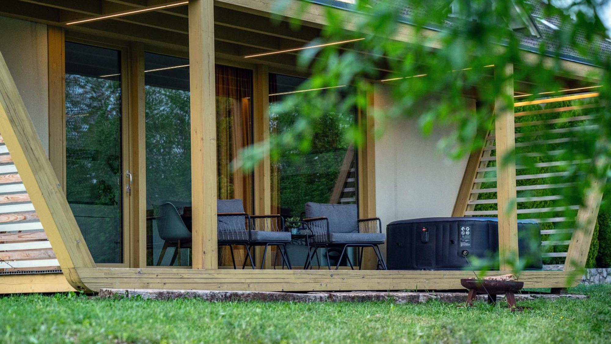 Holiday House Hona Lux Velike Lasce Exteriér fotografie