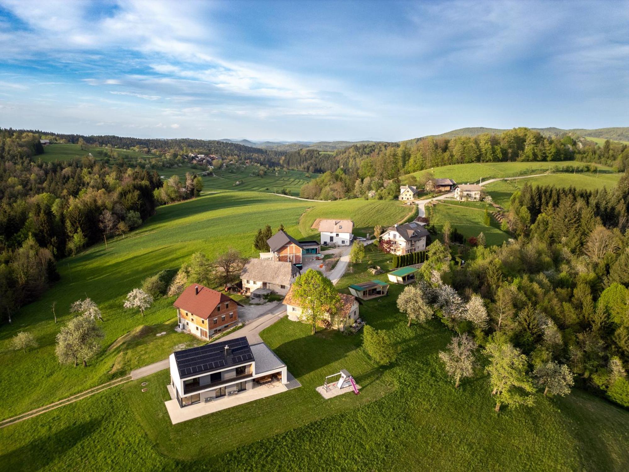 Holiday House Hona Lux Velike Lasce Exteriér fotografie